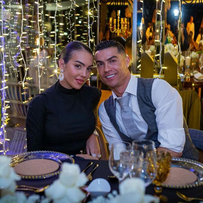 Ronaldo vỡ mộng cho con theo học tại trường Saint Julian