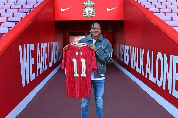 Rio Ngumoha sẽ khoác áo số 11 tại đội U18 Liverpool